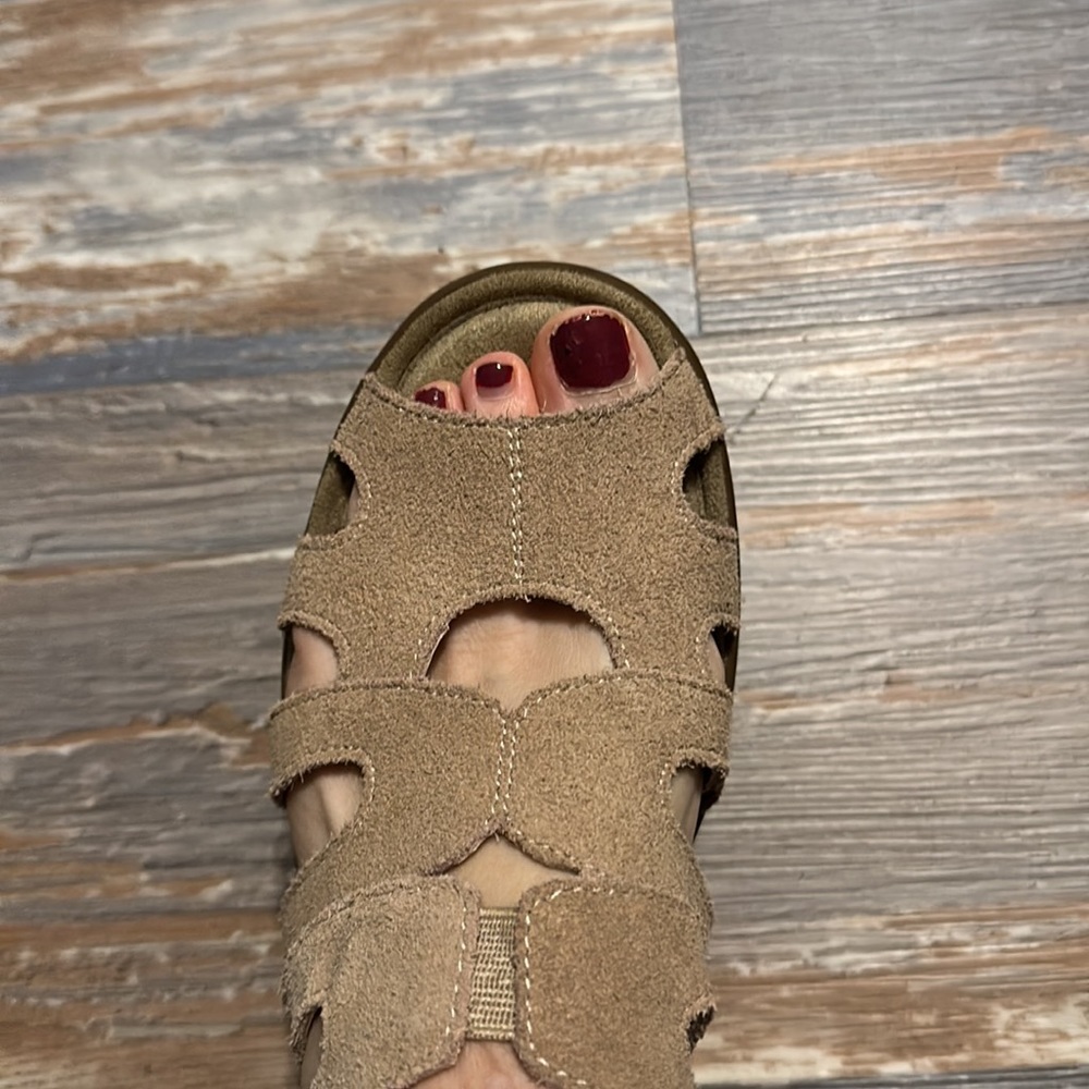 Sketchers memory foam tan suede wedges with Velcro strap size 8 - Picture 7 of 8